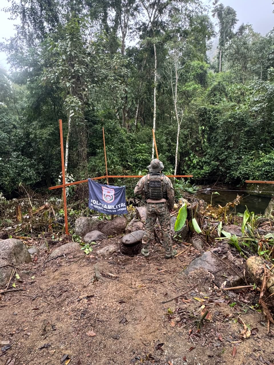 Programa Linha Verde recebe nove denúncias sobre crime ambiental na Cachoeira do Belina, em Paraty, desde sexta-feira e polícia ambiental constata irregularidades
